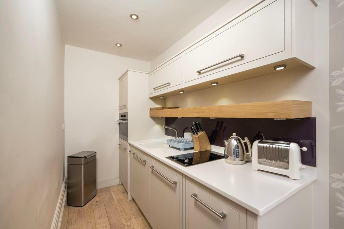 Charming Chelsea Studio Your Cozy Urban Retreat Londra Exterior foto